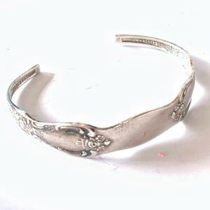 Wm Rogers-Oneida flatware cuff bracelet-Silver